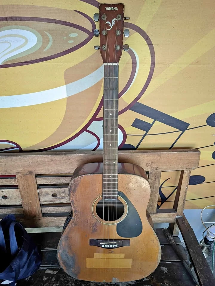 Gitar akustik elektrik